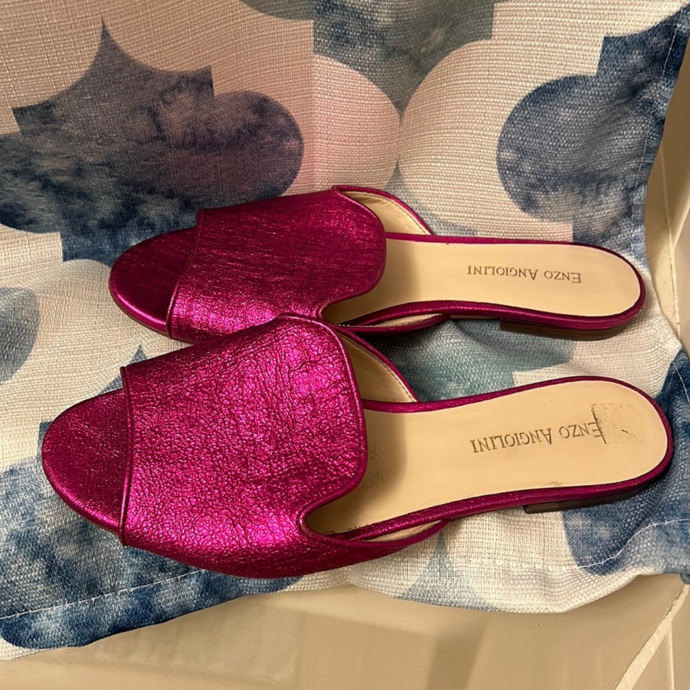 Gently worn metallic fuchsia Enzo Angiolini slides size 6 1/2